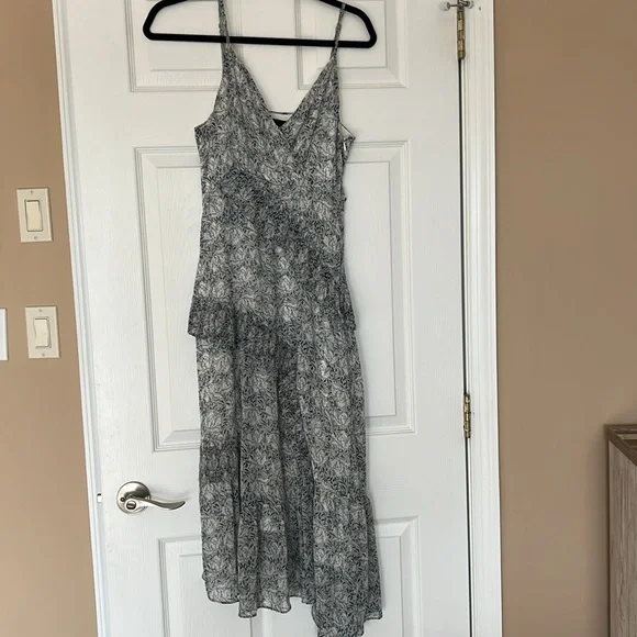 Lulu’s Dress - Picture 4 of 6